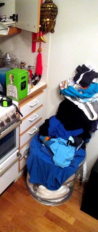 Alkuperäinen, WC:ssä sijaitseva pyykkikori täyttyi, joten jouduin laajentamaan keittiön puolelle.