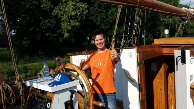 Delegoi aina kun voit. Kipparina olet kippari ja sinun kannattaa antaa purjeiden nostaminen muiden tehtäväksi.