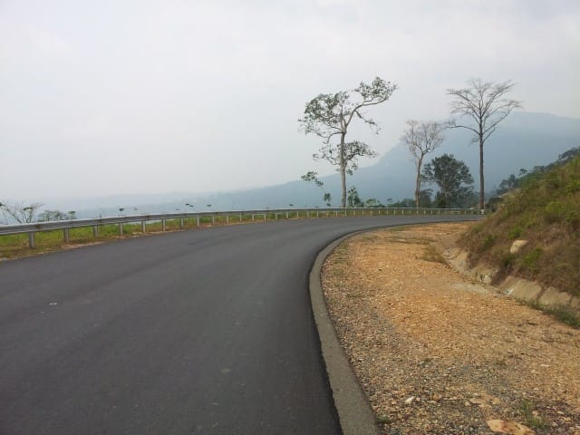 Onnellinen elämä on yksinkertaisia asioita. Vaikka kuinka usein muistuttaisin kuinka yksinkertaista onnellinen elämä on, silti usein löydän itseni urputtamasta toisarvoisista asioista. Kuva Bokor -vuorelta Kambodžasta