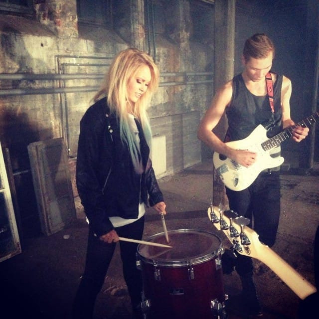 Sanni - Sotke mut kuvauksista.