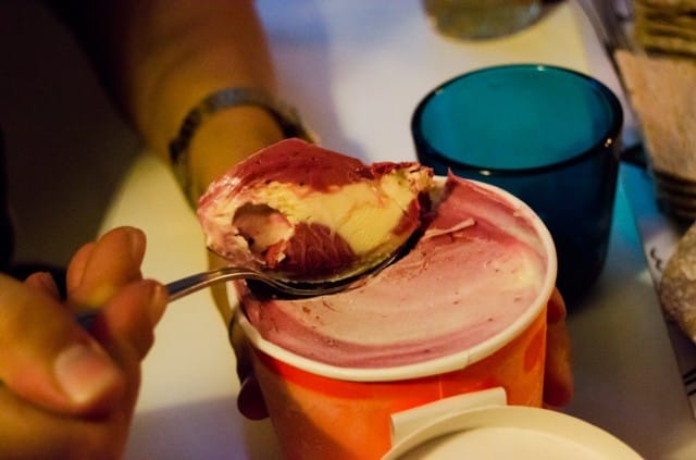 Suoraan purkista vaan. Ei auta ei, koukkuun jäätiin, ähky tuli.