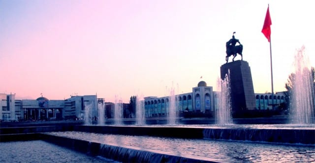 Kansallissankari Manasin patsas.