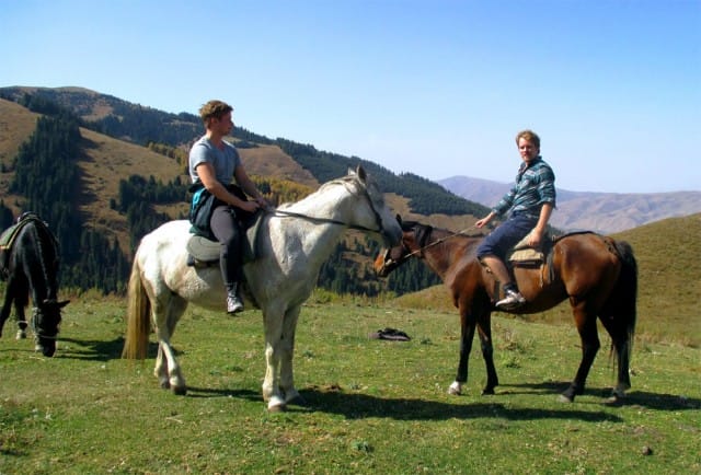 Vastakonvertoituneet heppatytöt.