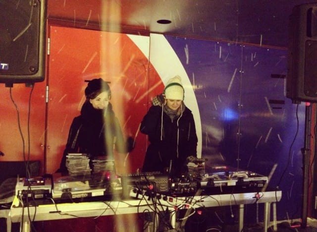 Ne Naiset saavat sut jammailemaan.