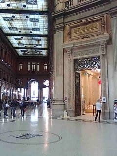 Roomassa shoppailin Alberto Sordi kauppakeskuksessa