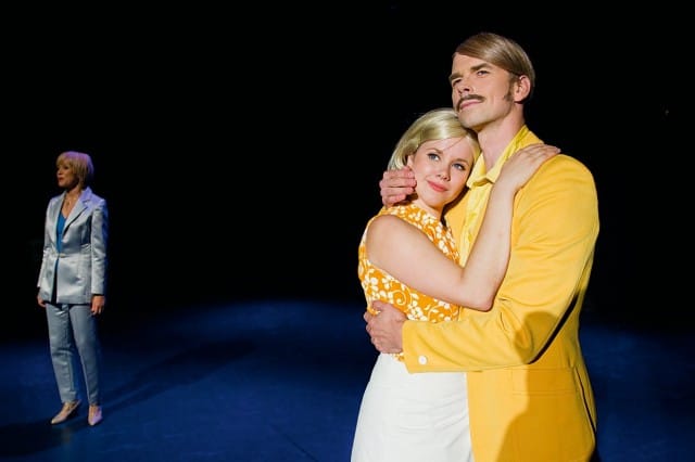 Satu Taalikainen (Katri Helena), Heljä Heikkinen (Katri Helena nuorena) ja Sami Kosola (Timo Kalaoja)