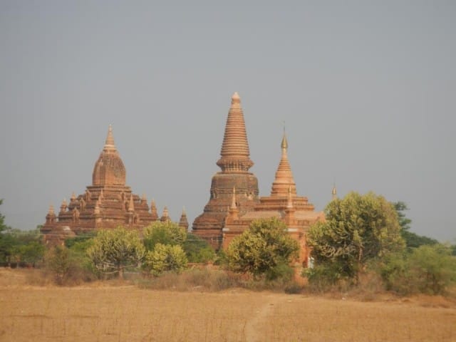 Burmassa prätkäilijä näkee paljon hiekkaa, mutaa, temppeleitä, vuoristoja ja vaikka sotia. Jännää ja niin avartavaa!