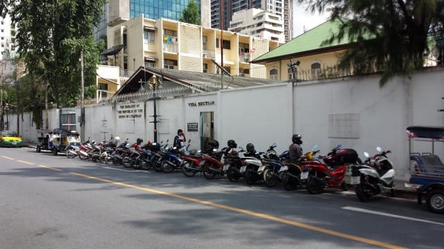 Perillä konsulaatissa.