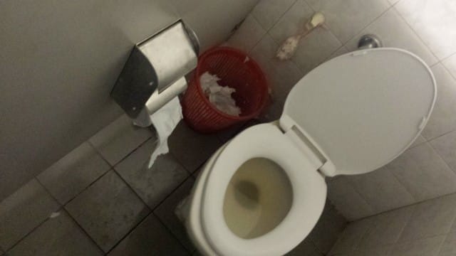 Mandalay Myanmar. Lentokentän vessa. Parempi kuin odotin.