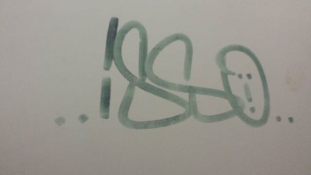 Tägit. Täältäkin näitä löytyy. Oiskohan jonkun turistin vääntämä?