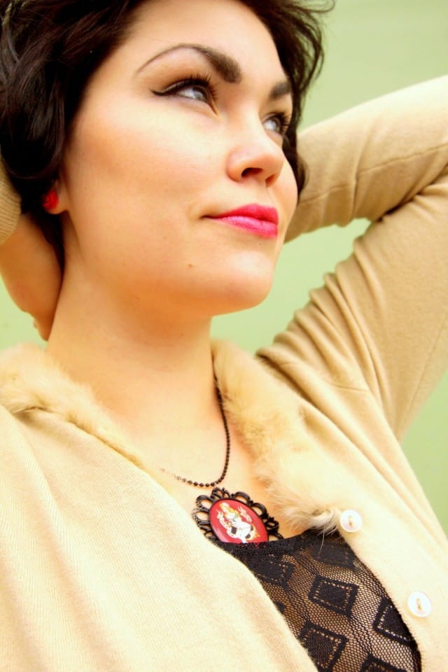 MRV otti tosissaan hiirimummoutensa ja pukeutui mummovillatakkiin