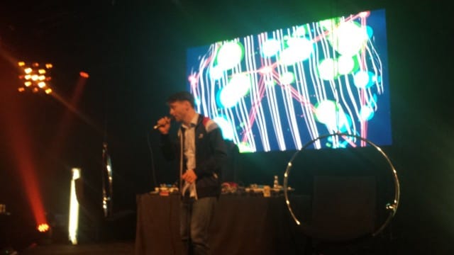 Eri halleissa soitettiin eritytyylistä musaa. Myös livenä.