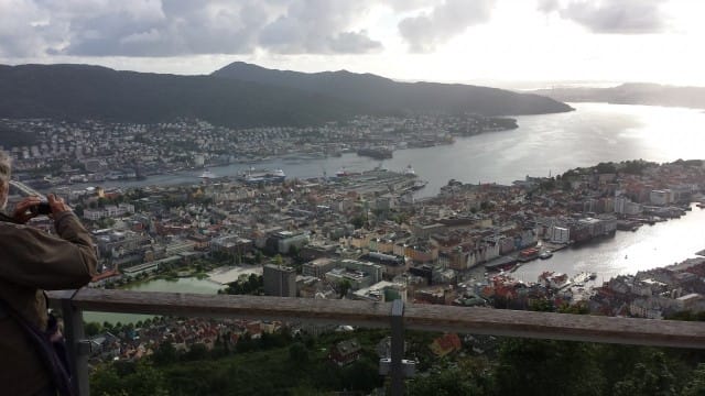 Ihan tavallinen suomalainen voi myös vaihtaa maisemaa. Eräs ystäväni muutti aikanaan Norjaan Bergeniin ja on nykyään siellä yrittäjänä. Ei hassumpi kylä. Vuoristoa ja valtamerta lähellä.