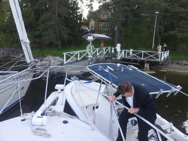 Frendin himasta. Oma satama on kiva olla. Ihan tavallinen ihminen voi elämänsä aikana kasvattaa varallisuuttaan pikku hiljaa ja hommata vaikka tällaisen mestan veneineen.