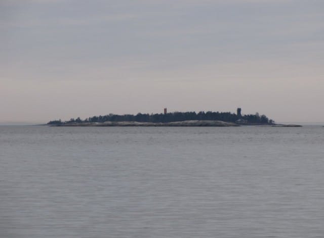 Miksei sitä vois ostaa oman saaren. Rysäkari. Ihan tavallisen ihmisen ostamana. Yrittäjät voi tehdä mitä vaan. Lisää kuvia: http://jarmonieminen.kuvat.fi/kuvat/Rys%C3%A4karin+ilta.+21.9.2013/