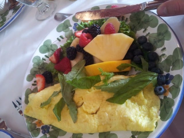 Hyvä ruoka ja herkulliset drinkit. Sitä oppii arvostamaan arjen luksusta. Kuva Los Angelesista julkkisbongausmestasta.