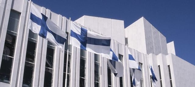 Suomi on kaunis maa. Suomi on puhdas maa. Täällä on hyvä elää ja yrittää.