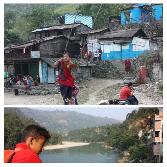 Lapsi keinuu jättikeinussa. Toinen katselee sillalta alas.