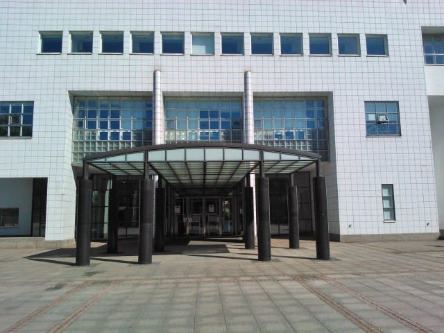 oopperatalon sisäänkäynti