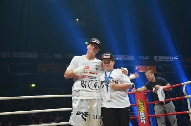 Santerin kanssa poseeraamassa kameroille ottelun jälkeen :)