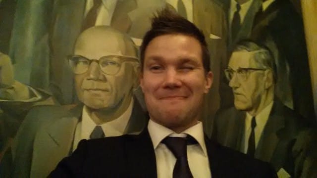 Olimme eilen Suomalaisella klubilla ja mietimme, miksi kaikki hyvät bisnekset esim Fortumin verkot pitää myydä pois. Kyllä sille Suomestakin ostaja olisi löytynyt. #Somejouluissa sitten puhutti median kansainvälistyminen.