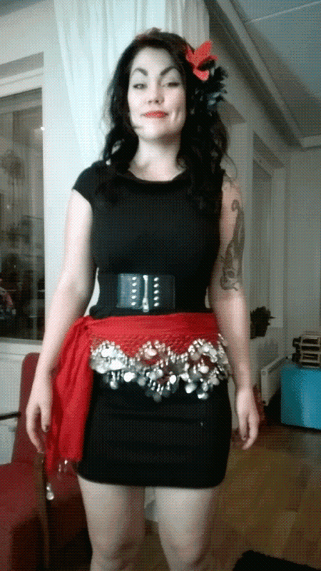 Tarkoitus tässä olisi tehdä tuo liike niin nopeasti, että liikkeen sijaan näkyisi vain tutisevat ihrat. Nokain gif-ominaisuus kuitenkin on niin hidas, että se ei ota koko liikettä talteen, joten shimmyni näyttää vähän orvolta. Mutta tajuatte varmaan