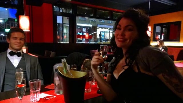 Nautin päivälliseni aina pukumiesten kanssa! Normi ilta.