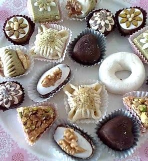 Kakkukuvan puutteessa laitan näytille lahjaksi saamiani tunisialaisia leivoksia, nam :)