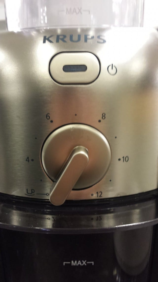 Jauha kahvia vain sen verran kuin aiot heti keittää. Kahvin pahimpia vihollisia on ilma, lämpö ja valo. Papuna viileässä kahvi säilyy paremmin.