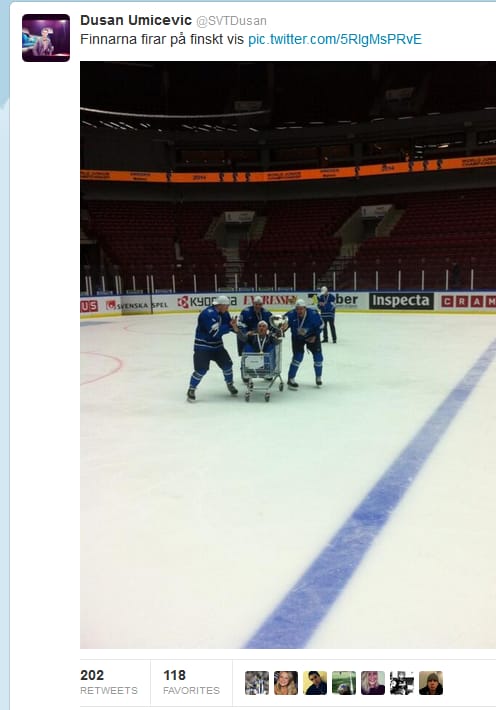 Pojat on poikii. Pikkuleijonat on pikkuleijonia, mutta myös valmiita leijonia. Kuvassa Twitterissä ruotsalainen toimittaja Dusan Umicevic toteaa: Finnarna firar på finskt vis