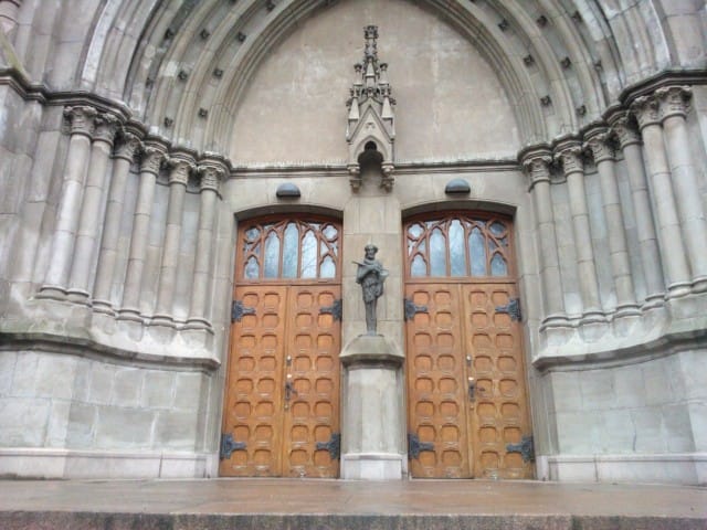 Johannaksen kirkon eräs  sisäänkynti