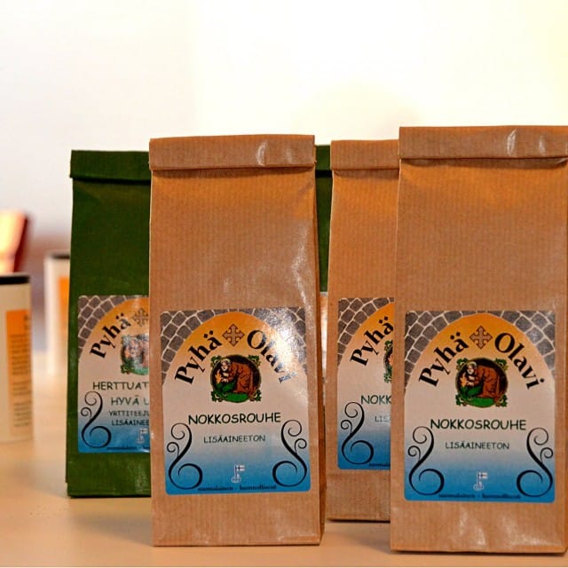 Kotiin lähti mukaan yrttipokkari, ohjeita ja nokkosrouhetta.