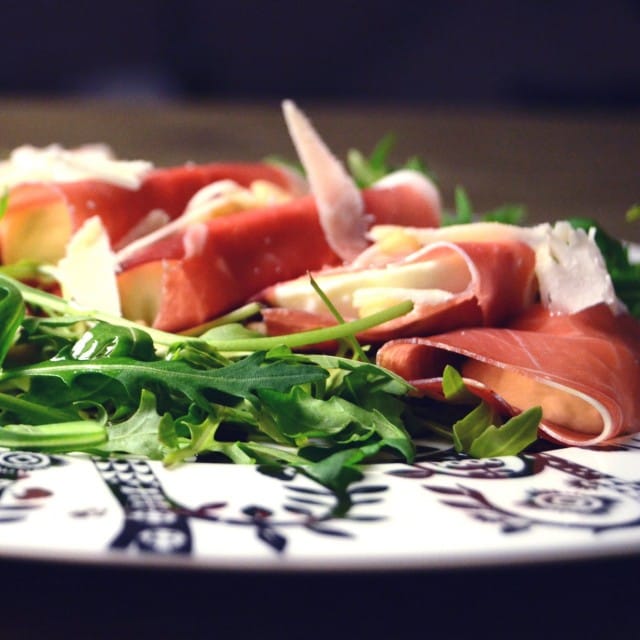 Paahdettua seesamiöljyä vaikka herkkuiltapalan päälle.