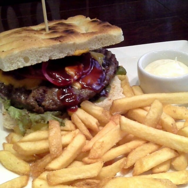 Königin BBQ-purilainen on maukas jättiläinen