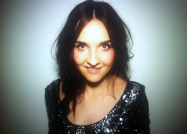 Iisa Pykäri julkaisi juuri oman esikoislevynsä.