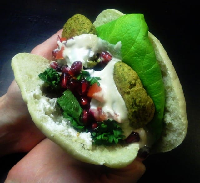 Pistaasifalafel ja pitaleipä