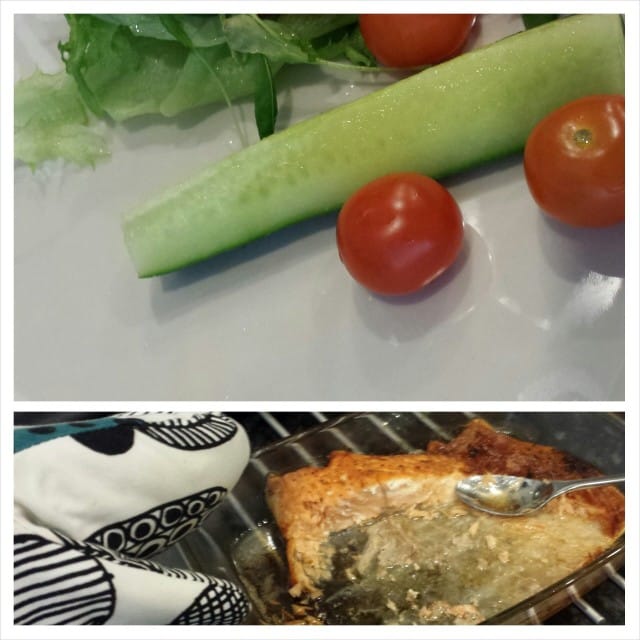 Lohta salaattipedillä. Tykkään laittaa salaatit valmiiksi lautaselle ja sitten kalat perään melkein suoraan uunista.