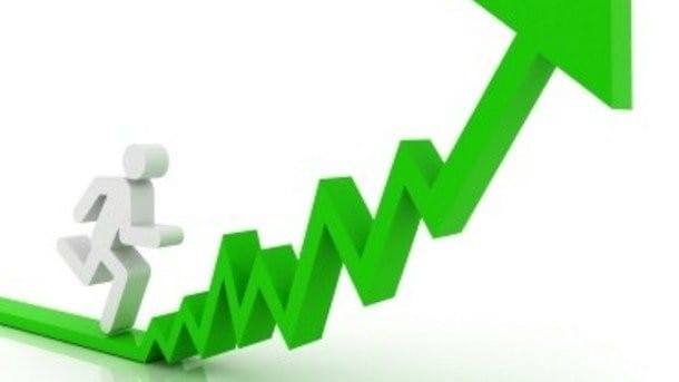 Vähän vaihtelevasti mutta pääosin varmasti eteen- ja ylöspäin.