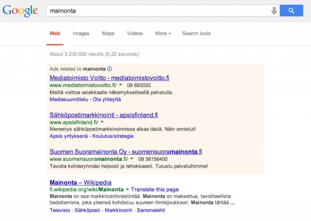 Hakukoneiden hakutulokset ovat usein maksettua natiivia mainontaa. Mainoksia voi olla koko etusivu täynnä kuten kuvan esimerkissä. Natiivi mainos on parhaimmillaan lukijalle relevanttia tietoa kuten tässäkin haussa.