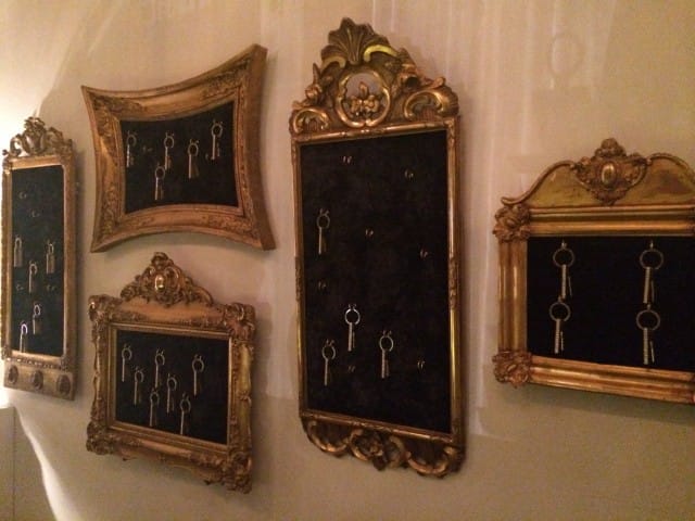 Hotellin avaintaulut