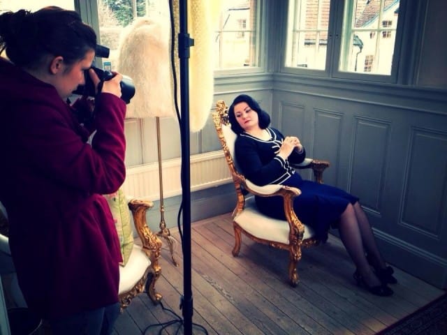 Leikin että olen Coco Chanel ja omistan koko kartanon! :)