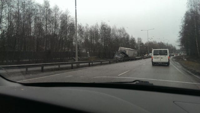 Ihailkaa mun tuulilasin säröä ! Kaikki kuvat on muuten tänään kuvaillut tänne assistentti Miika, propsit hälle!