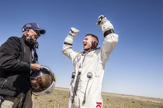 Felix Baumgartner ja voittajafiilis. Yksi etappi suoritettu.