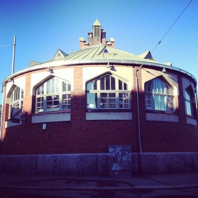 Hietalahden kauppahalli on auki viikon jokaisena päivänä.