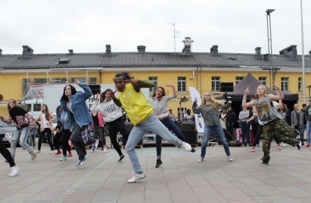 Danceteam Internationalin show tarttui yleisöönkin.