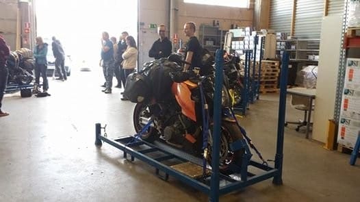 Meidän prätkät lähtivät Milanoon Niinivirta European Cargo Oy:n kyydissä.