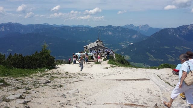 Kotkanpesässä ei ole mitään nähtävää. Älytön turistirysä.