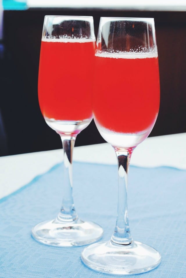 Saaren alkumehu! Kyllä, mehulinjalla mentiin.