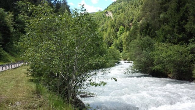 Ajoimme upeiden vuoristopurojen ohi.