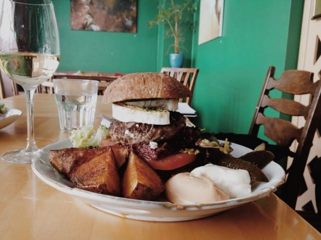 Ravintola Kitchin kaikki kalusteet ovat lautasia myöten kierrätettyjä.